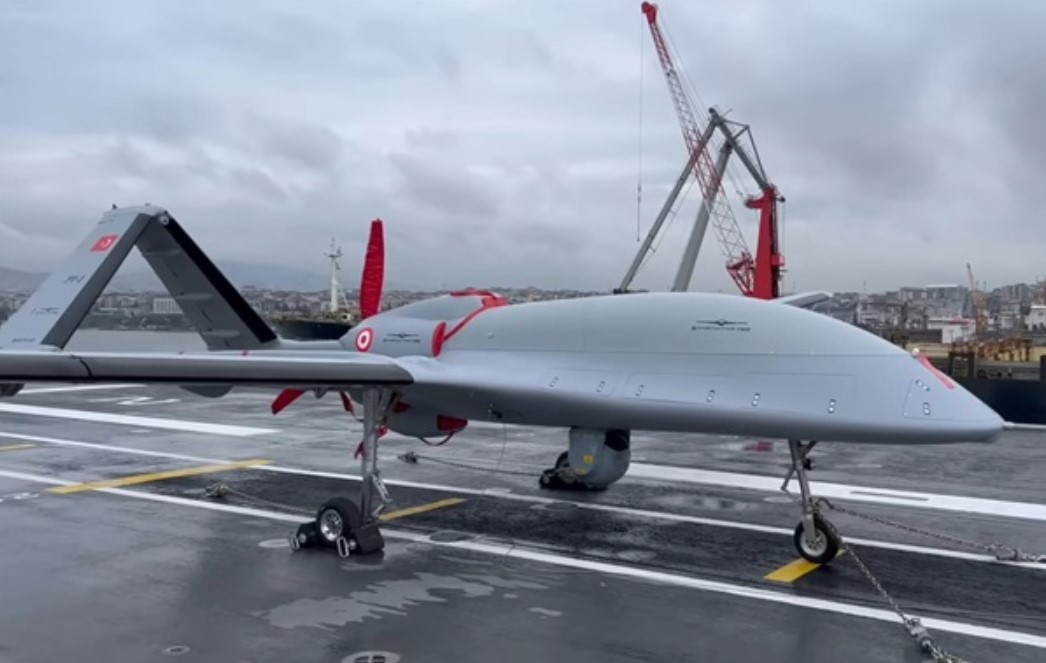 Турецький Bayraktar TB3 вперше знищив ціль лазерною ракетою Турецький Bayraktar TB3 вперше знищив ціль лазерною ракетою